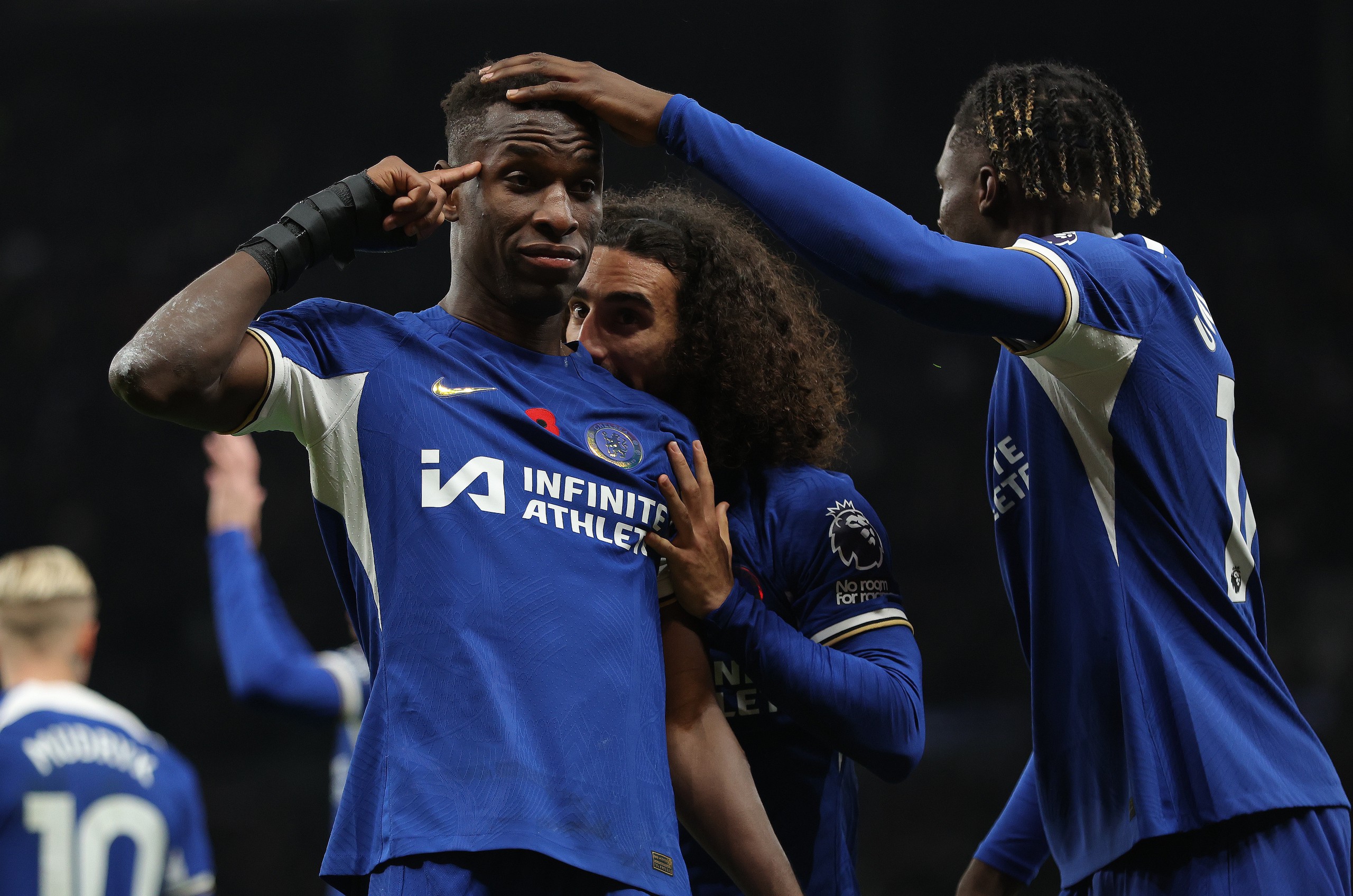 kaiyun网页版登录切尔西主场大捷，球员赛后激动庆祝胜利，人民使用会员.的简单介绍