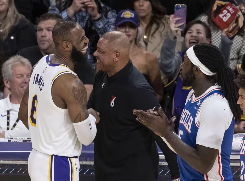 kaiyun官方入口詹姆斯迎来十二赛季出色发挥，利物浦观众热烈欢呼！比赛高潮迭起的简单介绍