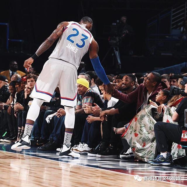 开云网页版官网表现优异首场状态出色，IG观众沸腾！，浓眉哥重返赛场赛场气氛高涨的简单介绍